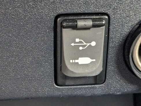 Used 2018 Toyota RAV4 LE image 19