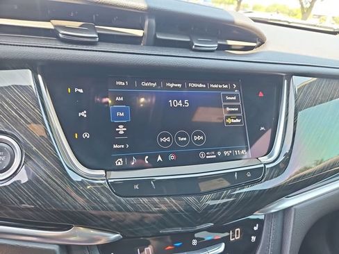 Used 2022 Cadillac XT6 Premium Luxury w/ Technology Package FWD image 13