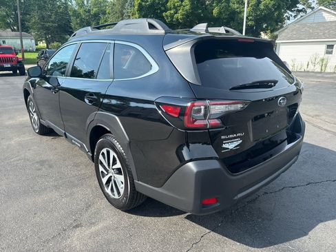 Used 2023 Subaru Outback Premium image 5