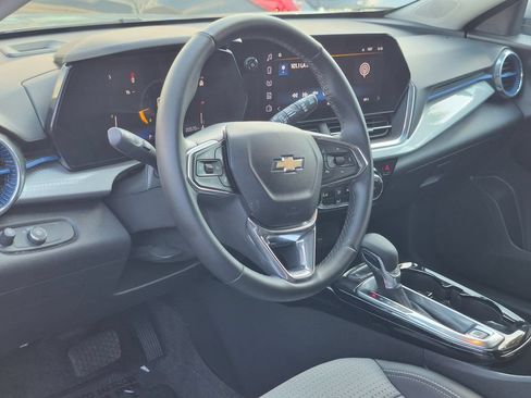 Used 2025 Chevrolet Trax LT w/ LT Convenience Package FWD image 14