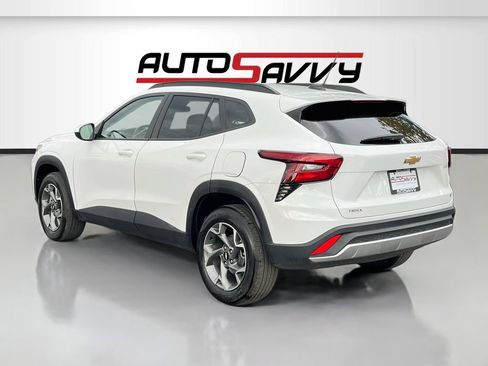 Used 2026 Chevrolet Trax LT FWD image 5