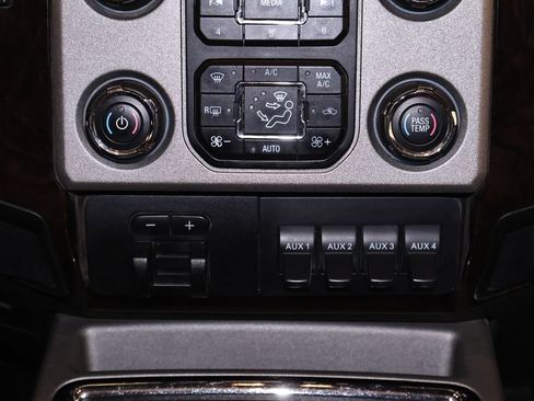 Used 2014 Ford F450 Platinum w/ Platinum Package AWD/4WD image 31