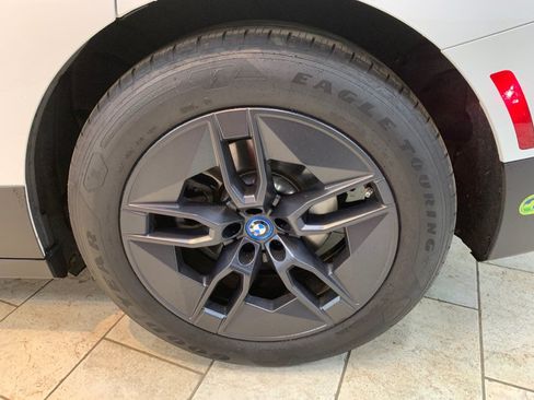 Used 2023 BMW iX xDrive50 w/ Premium Package AWD/4WD image 14