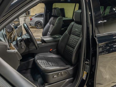Used 2023 Cadillac Escalade ESV Sport Platinum w/ LPO, ONYX Package AWD/4WD image 30