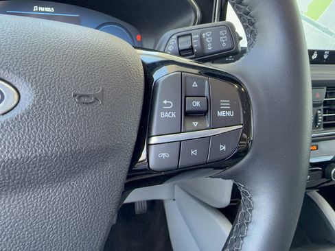 Certified 2025 Ford Escape SE w/ PHEV Premium Package FWD image 24