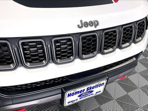 Used 2025 Jeep Compass Trailhawk AWD/4WD image 29