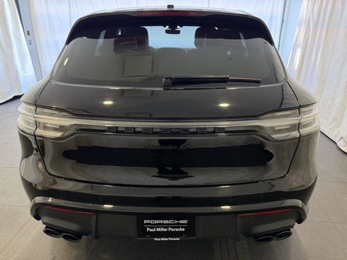 Certified 2023 Porsche Macan S image 8