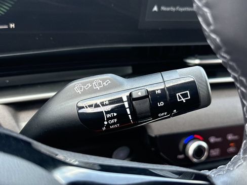 Used 2025 Kia Carnival EX FWD image 30