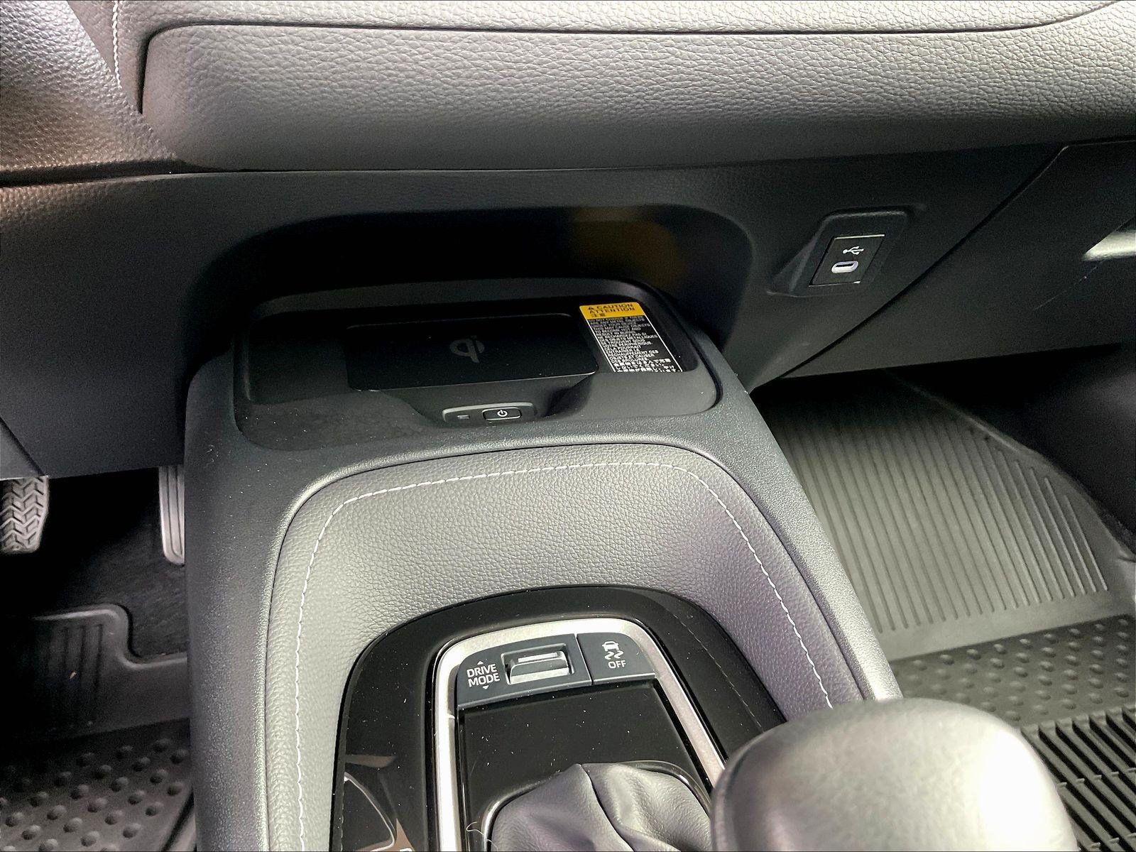 Used 2025 Toyota Corolla SE w/ SE Package FWD image 15