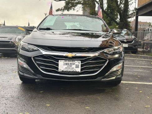 Used 2022 Chevrolet Malibu LT image 2