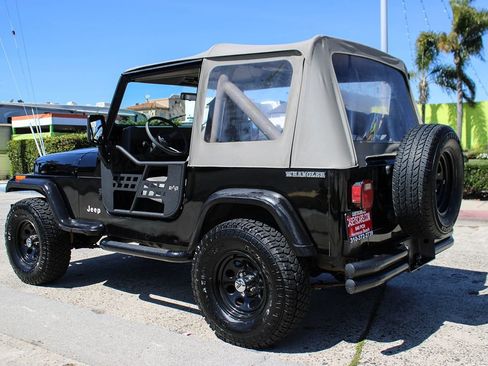 Used 1990 Jeep Wrangler S image 3
