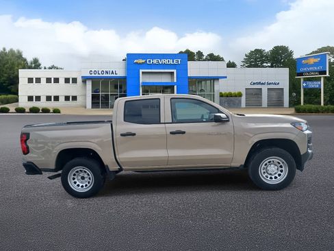 Used 2024 Chevrolet Colorado W/T image 3