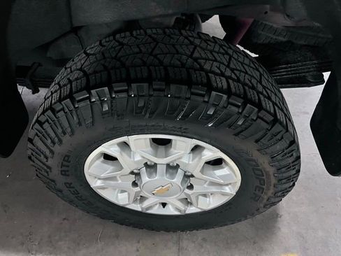 Used 2023 Chevrolet Silverado 2500 LT w/ Convenience Package image 8