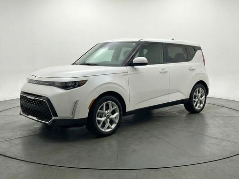 Used 2025 Kia Soul LX w/ LX Technology Package FWD image 3
