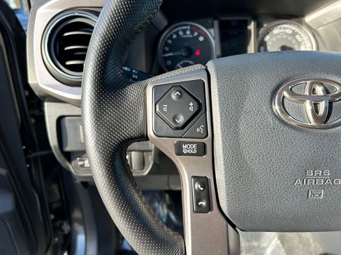 Used 2020 Toyota Tacoma Limited AWD/4WD image 15