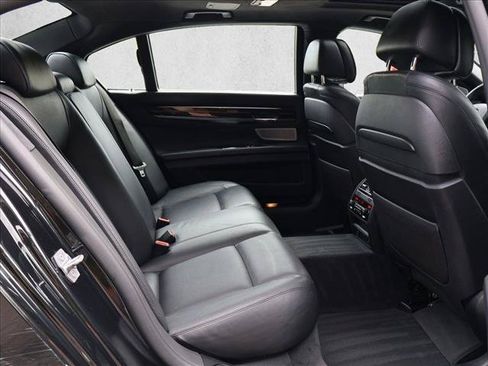 Used 2015 BMW 750Li xDrive AWD/4WD image 24