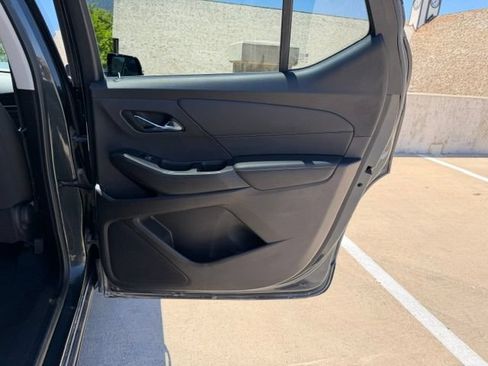 Used 2020 Chevrolet Traverse LT AWD/4WD image 17