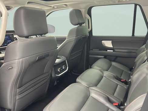 Used 2025 Ford Expedition Active AWD/4WD image 10