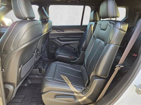 Used 2024 Jeep Grand Cherokee L Limited image 17