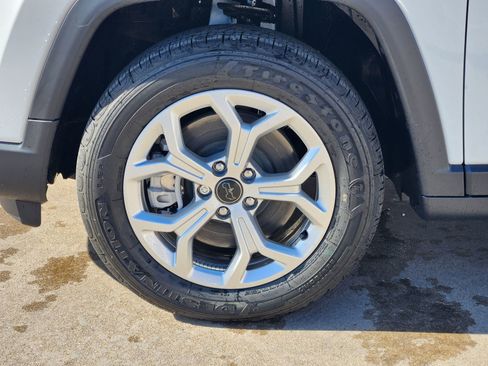 New 2026 Jeep Compass Latitude image 11