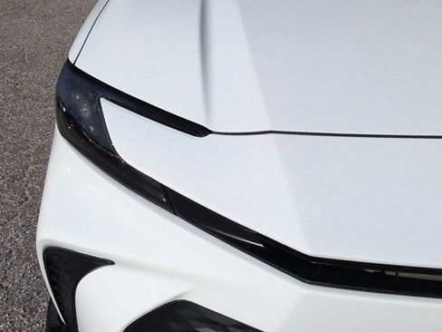 Used 2025 Toyota Camry SE FWD image 9
