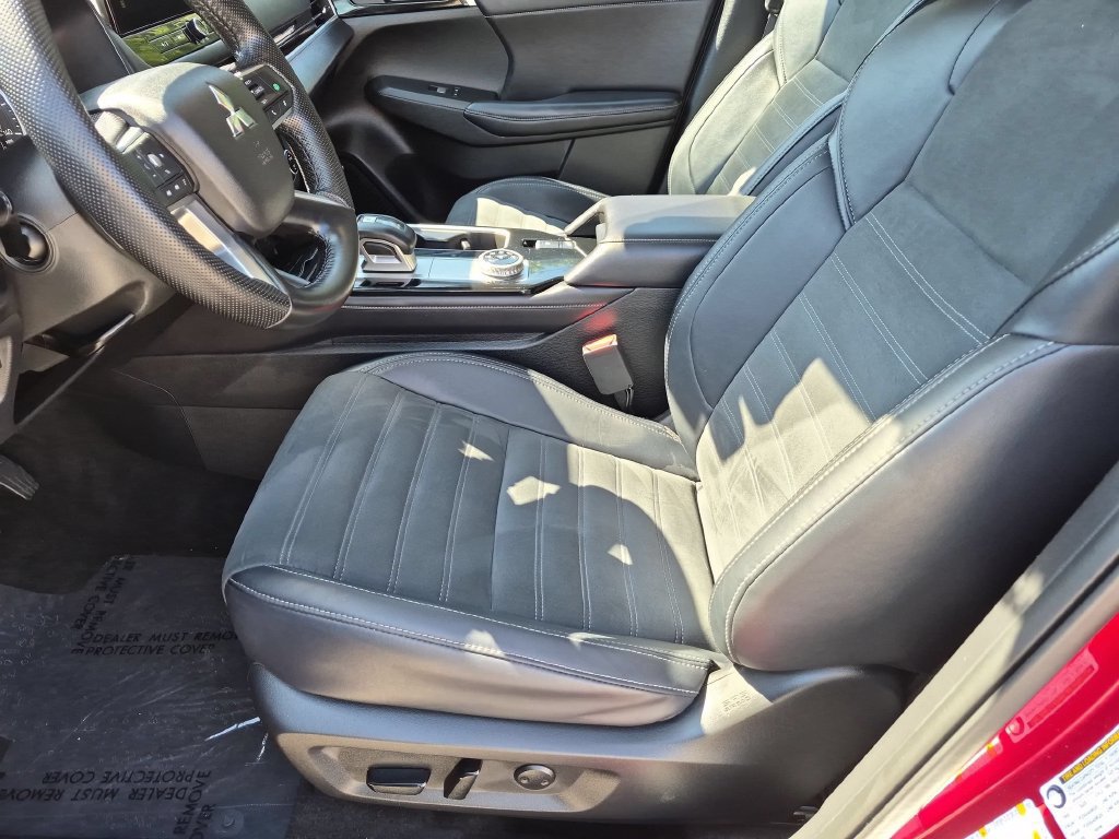 Used 2025 Mitsubishi Outlander SE AWD/4WD image 25