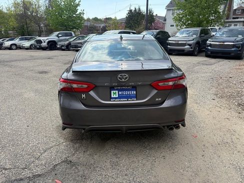 Used 2019 Toyota Camry SE w/ 4 Season Floor Mat Package FWD image 5