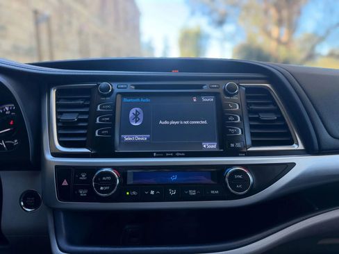 Used 2016 Toyota Highlander XLE AWD/4WD image 42
