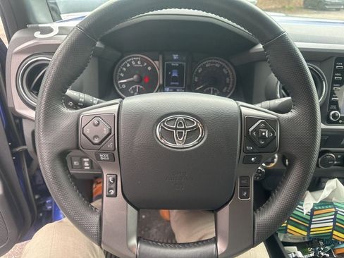 Used 2023 Toyota Tacoma TRD Sport AWD/4WD image 9