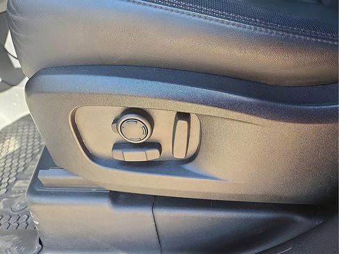 Used 2024 Land Rover Defender 110 X-Dynamic SE image 23