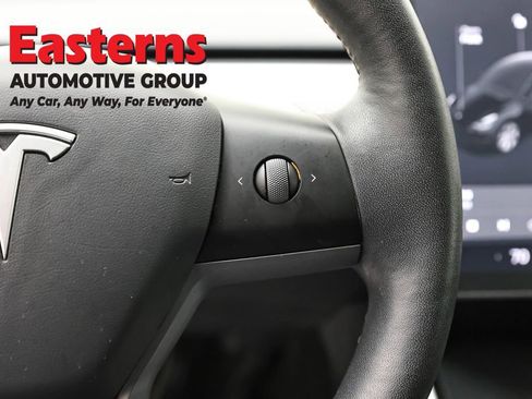 Used 2021 Tesla Model Y Long Range image 16