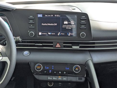 New 2025 Hyundai Elantra Blue image 17