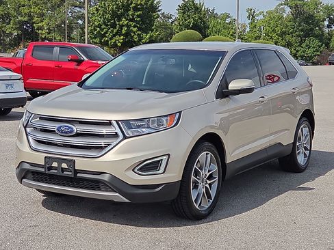 Used 2018 Ford Edge Titanium w/ Technology Package FWD image 2