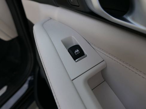 Used 2022 BMW X5 M50i w/ Executive Package image 25