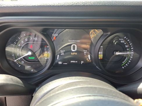 Used 2024 Jeep Wrangler Unlimited image 21