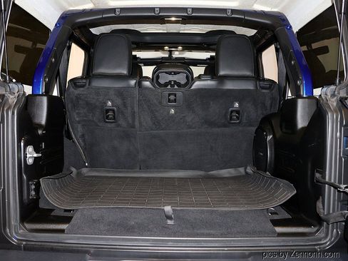 Used 2019 Jeep Wrangler Unlimited Sahara w/ Uconnect 4C Nav & Sound Group AWD/4WD image 27