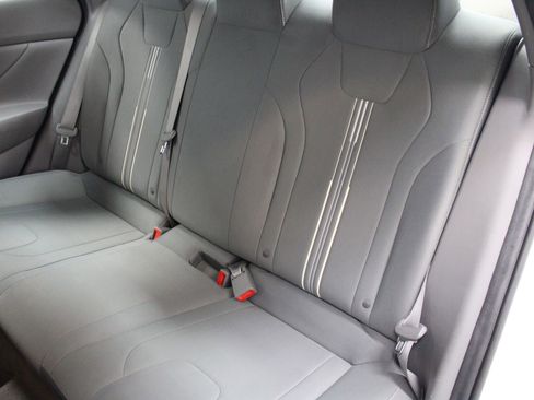 Used 2022 Hyundai Elantra SEL FWD image 19
