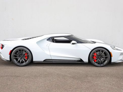 Used 2017 Ford GT RWD image 7