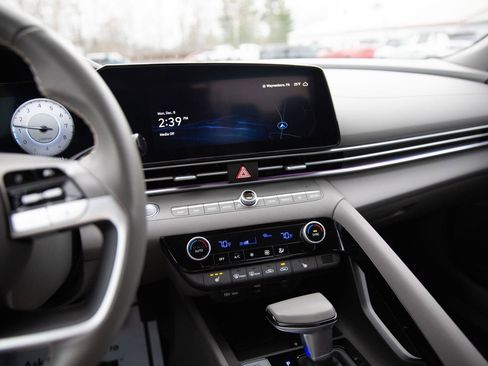 Used 2025 Hyundai Elantra SEL image 14