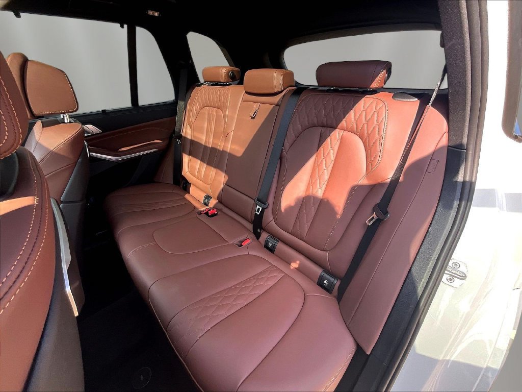 Used 2025 BMW X5 M60i AWD/4WD image 21