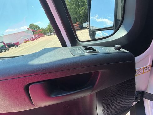 Used 2025 RAM ProMaster 2500 w/ Convenience Group FWD image 17