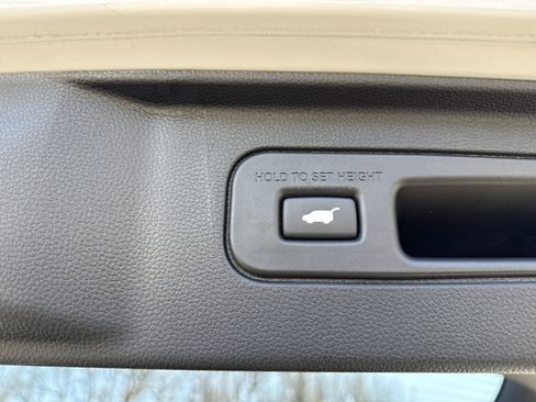 Used 2025 Honda Pilot Elite image 35