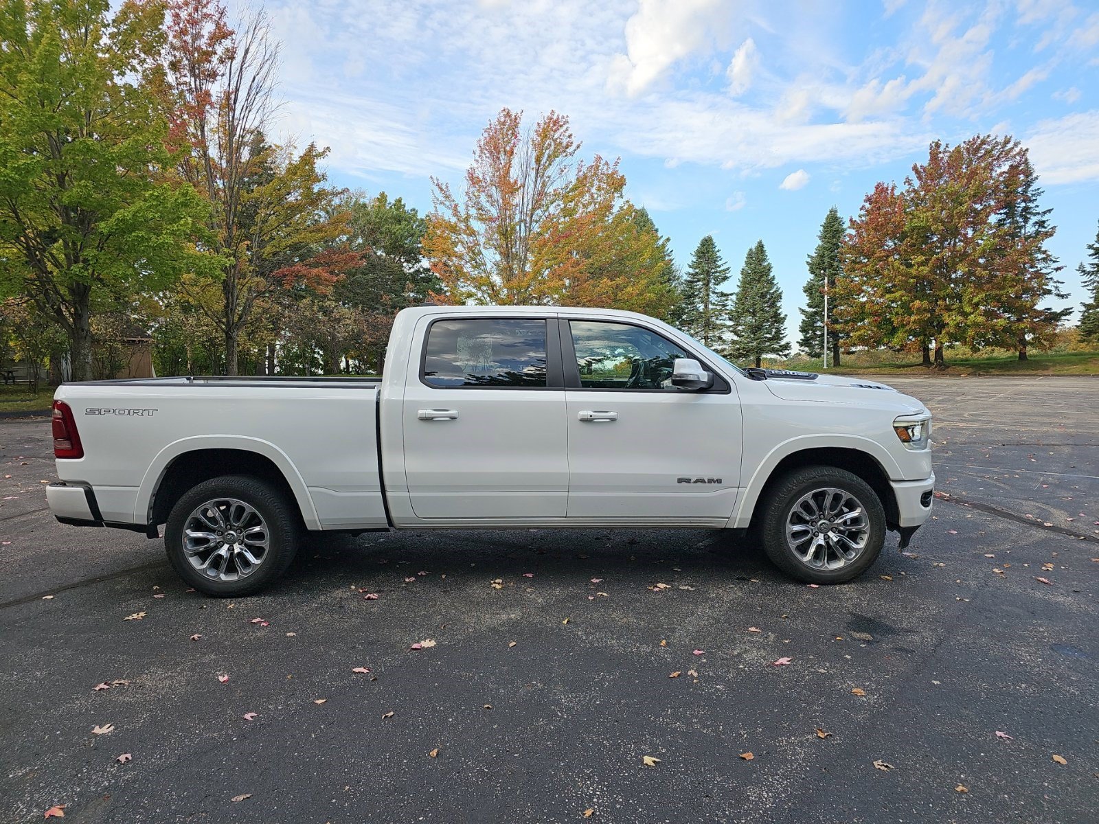 Used 2022 RAM 1500 Laramie w/ Sport Appearance Package AWD/4WD image 7