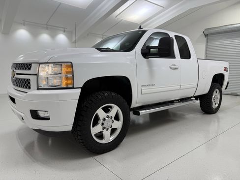 Used 2013 Chevrolet Silverado 2500 LTZ w/ LTZ Plus Package image 3