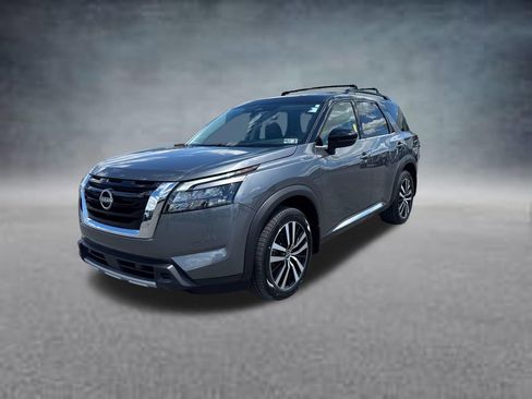 Used 2025 Nissan Pathfinder Platinum w/ Cargo Package AWD/4WD image 2