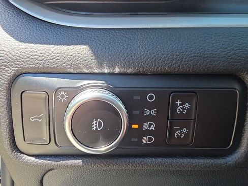 Used 2023 Ford Explorer XLT w/ Equipment Group 202A AWD/4WD image 17