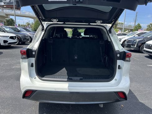 Used 2021 Toyota Highlander Limited FWD image 13