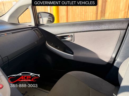 Used 2014 Toyota Prius One image 16