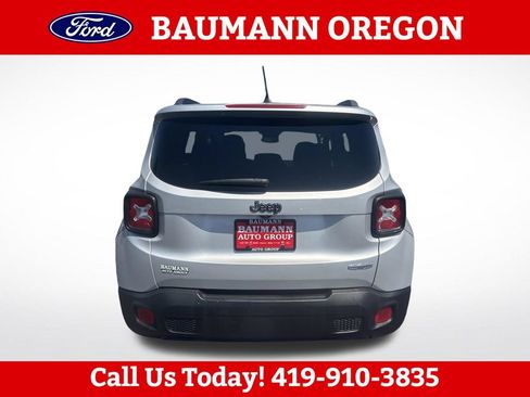 Used 2017 Jeep Renegade Latitude FWD image 4