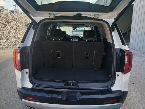 Used 2023 GMC Acadia SLT w/ Preferred Package image 29